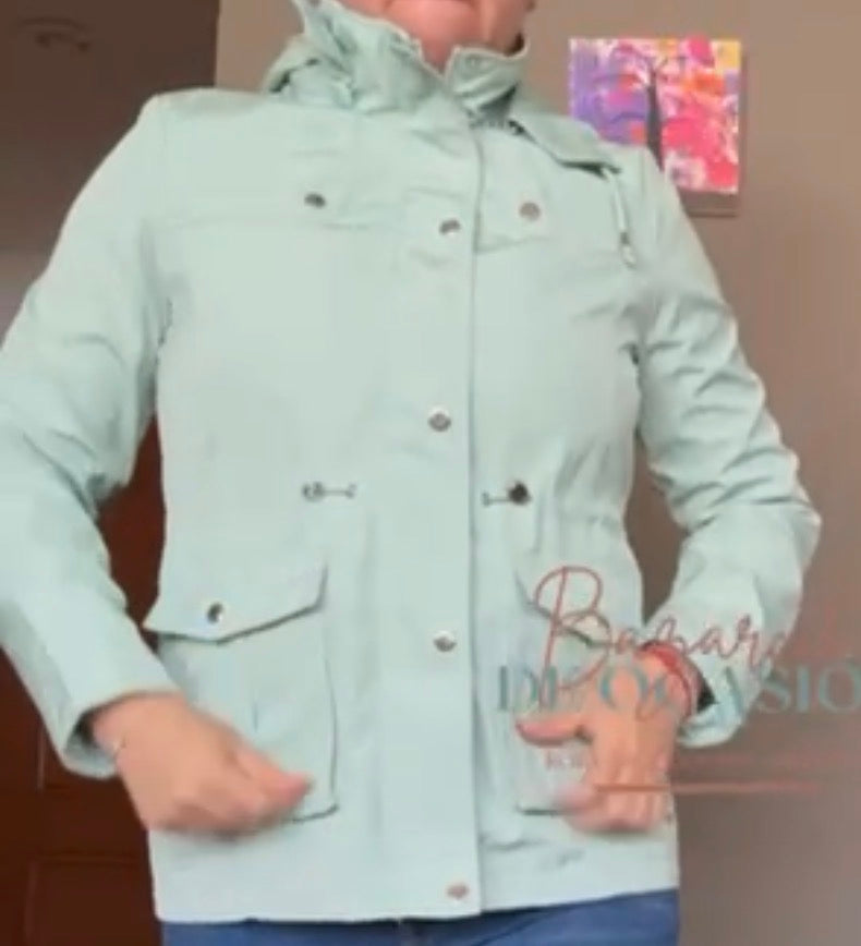 Chamarra talla M (es color menta)