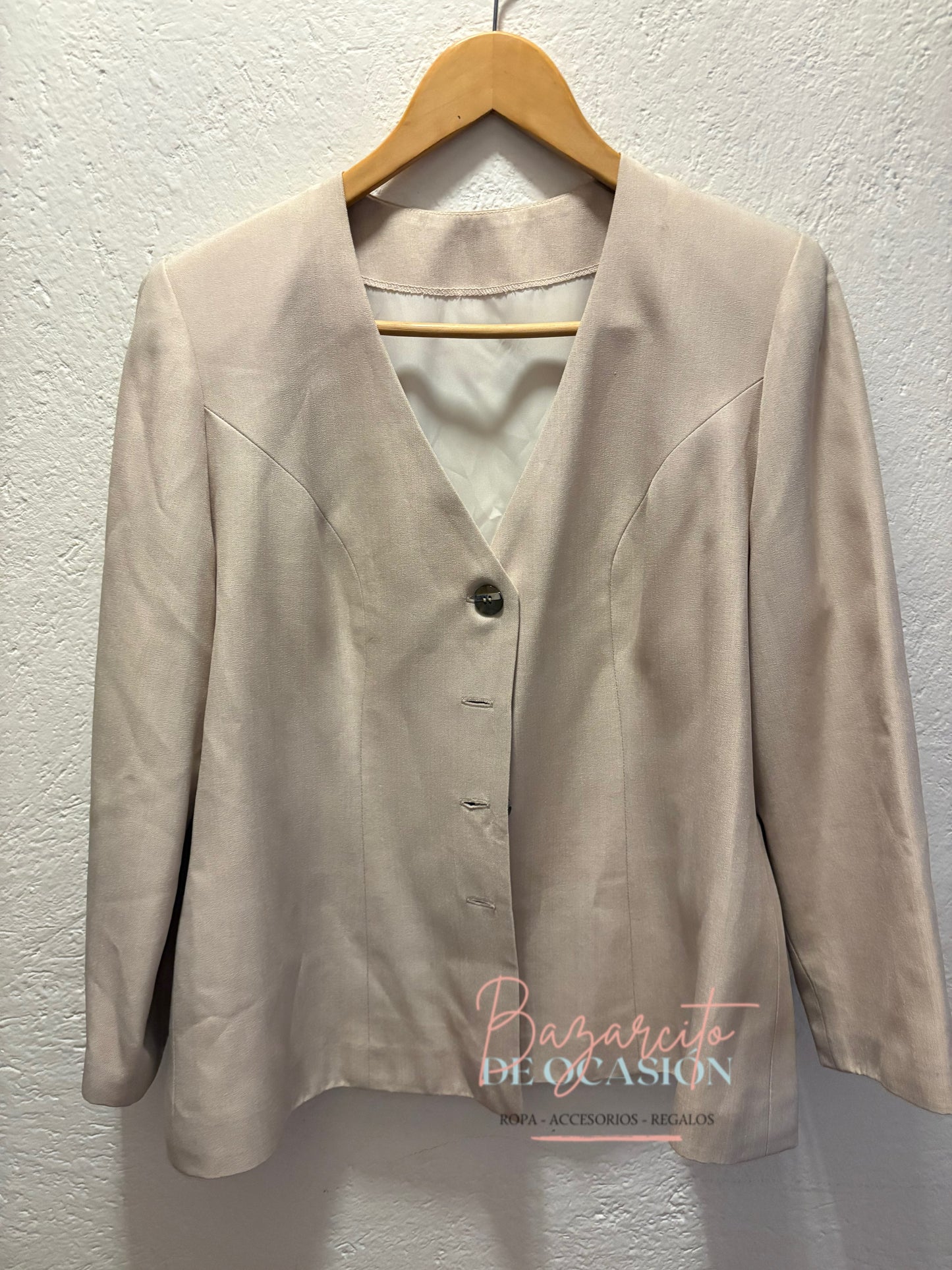 Este no trae talla pero me queda bien, entonces será como M tirándole a L