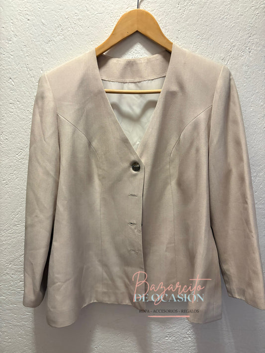 Este no trae talla pero me queda bien, entonces será como M tirándole a L